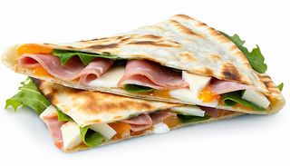 Piadina con prosciutto cotto, mozzarella e insalata