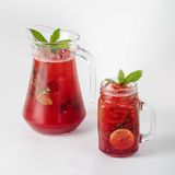 Лимонад клубничный с лаймом и мятой