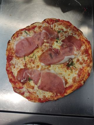 Crudo, Scamorza e Rosmarino