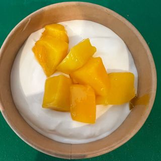 YOGUR GRIEGO CON MANGO