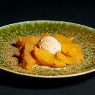 Piña Asada Con Helado