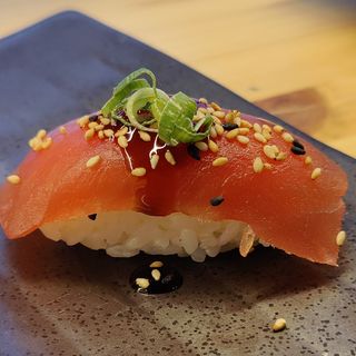 Nigiri De Atún (2 Pzs.)