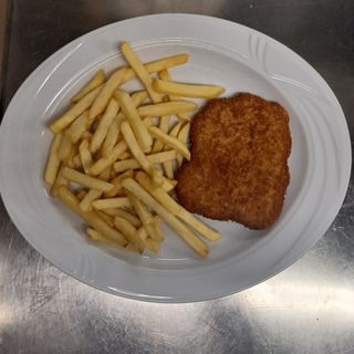 Cotoletta di Pollo fritta con patatine