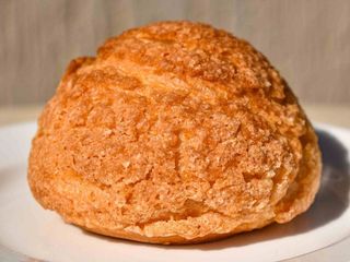 Шу з крем-брюле (1 psc)