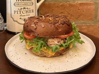 Булочка Бейгл з тунцем