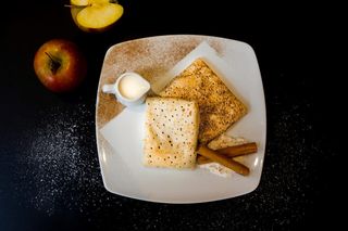 Palačinci sa pečenim jabukama i cimetom