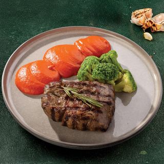 Steak de vită cu mousse de ardei