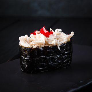 Гункан с крабовым мясом