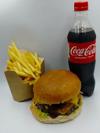 Zestaw: Burger Ostry wieśniak + duże frytki + napój