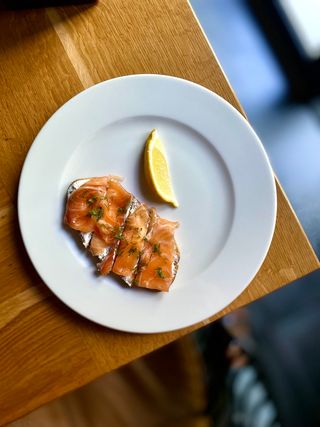 БРУСКЕТА З ЛОСОСЕМ (130г)