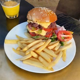 Double Steak Burger + Frites + Boisson Offerte