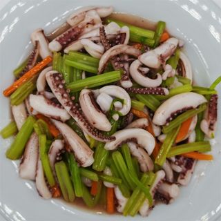 144. Calamari con sedano 西芹鱿鱼须