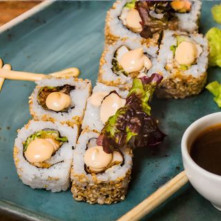 Tori no karaage uramaki (8 piezas)