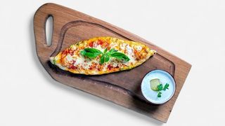 Pida cu cârnați picanți