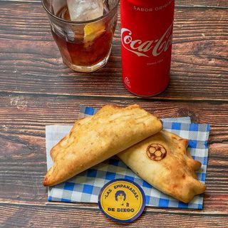 Menú Del Pibe De Oro (2 empanadas & bebida)