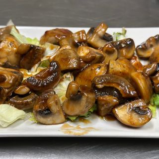 Champiñones Salteados Con Ensalada