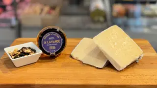 Ser owczy pokryty smalcem ( 200 g )