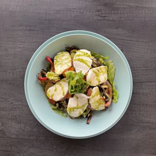 TOMATE MOZZA ET LEGUMES MARINEES 