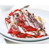 Crepe De Fresas Con Chocolate Y Nata
