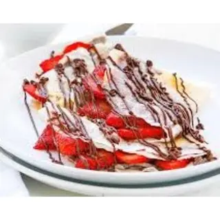 Crepe De Fresas Con Chocolate Y Nata