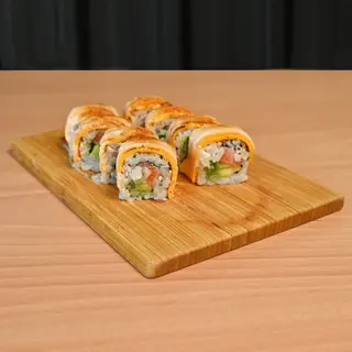 Uramaki cheddar flameado