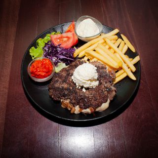 Punjena pljeskavica 200 gr