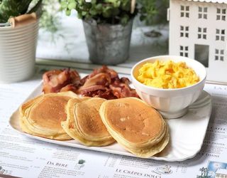 PANCAKES CON UOVA E BACON