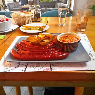 Prodimljene kobasice sa grila