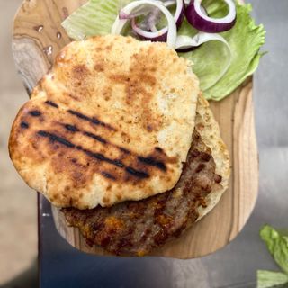 Gurmanska pljeskavica/gourment pljeskavica in bun