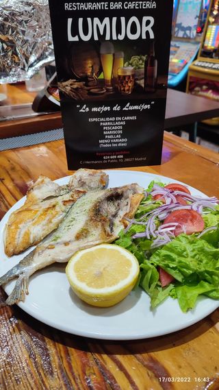 Pescado A La Plancha Con Ensalada