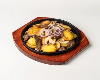 Картошка по домашнему с мясом и грибами