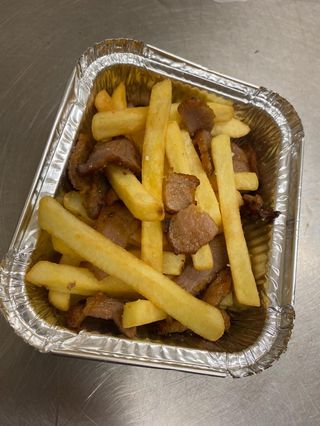 Porzione di Patatine e kebab