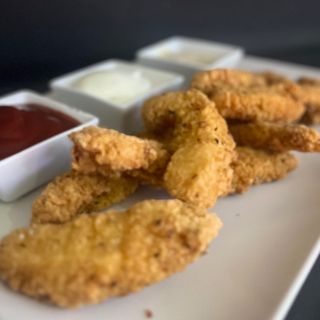 Finger de pollo cuatro salsas 