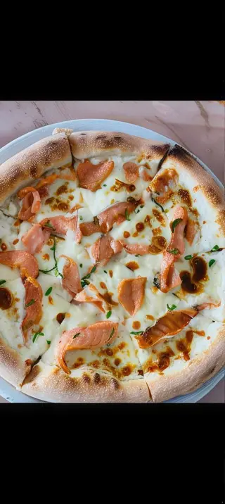 Pizza De Salmón (M)