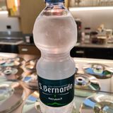 Acqua minerale NATURALE