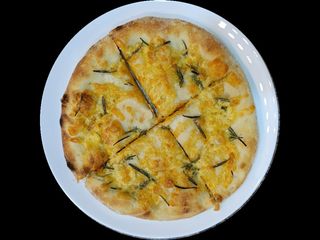 Фокача з розмарином та сиром