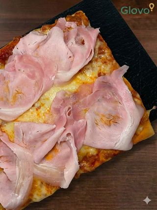 Pizza porchetta di montagna e crema con peperone crusco