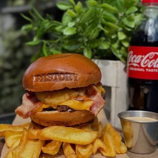 Бургер Екзотик (картопля діпи + напій)