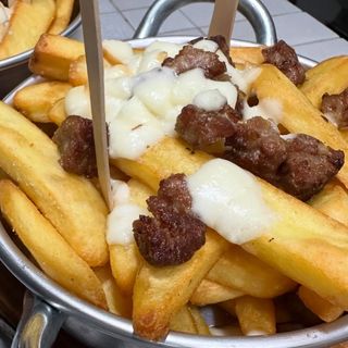 Patatine  salsiccia e provola