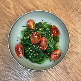 ensalada wakame con Cherry 