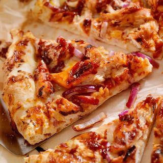 Pizza Barbacoa Pollo/Bacon (32 cm.)