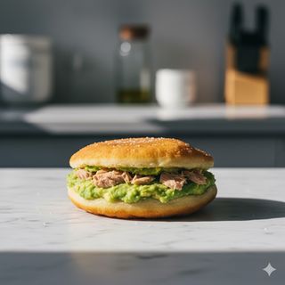 Sopaipa de aguacate con atún (1 ud.)