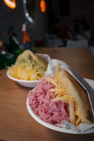 Arepa De Jamón Y Queso