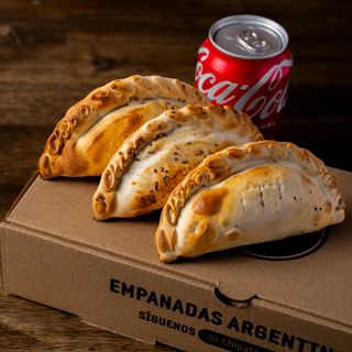 3 Empanadas + 1 Bebida**