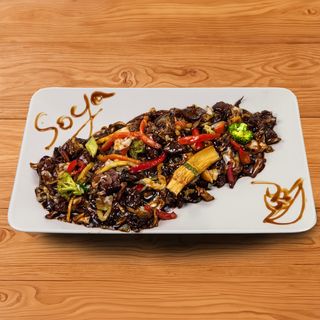 Svinjetina u soya sosu sa bambusom i shiitake pečurkama