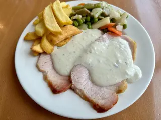 Lomo de cerdo con salsa de queso azul