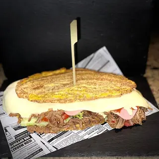 Patacon Con Carne Mechada