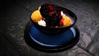 Papanasi cu dulceata de afine