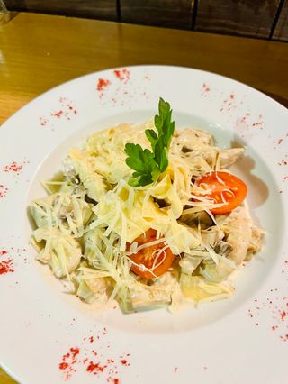 Фетучини с курицей, грибами в сливочном соусе