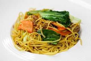 255. Ramen saltati con carne